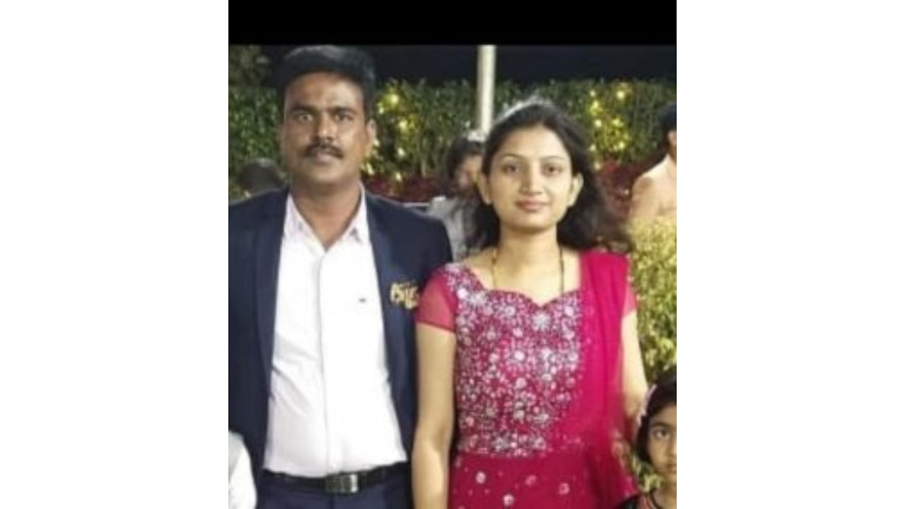 Ravi Ukkunda (43) and his wife Madhumati Ukkunda (40). Credit: Special Arrangement