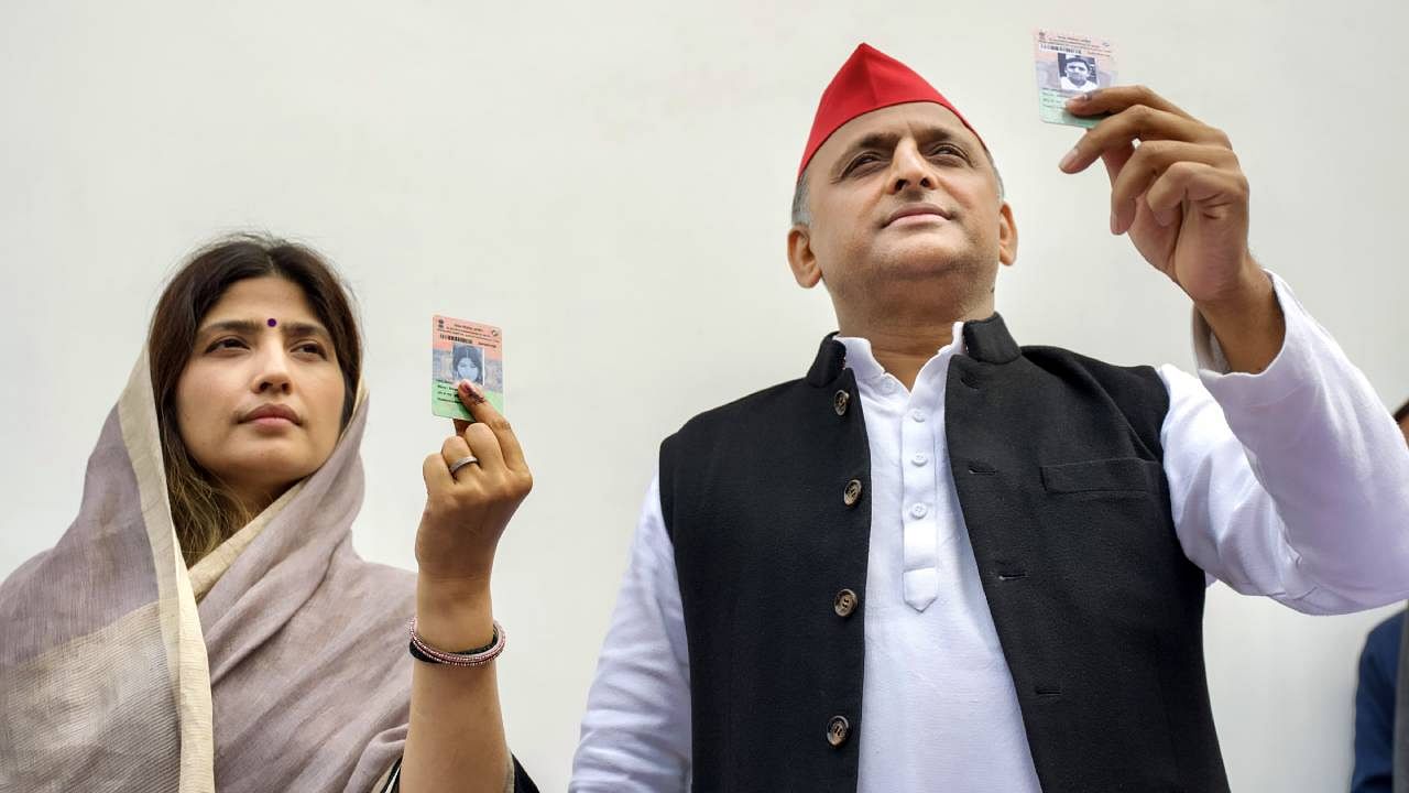 Samajwadi Party President Akhilesh Yadav and his wife and party candidate Dimple Yadav. Credit: PTI File Photo
