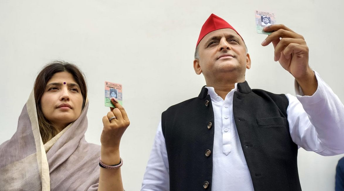 Samajwadi Party President Akhilesh Yadav and his wife and party candidate Dimple Yadav. Credit: PTI