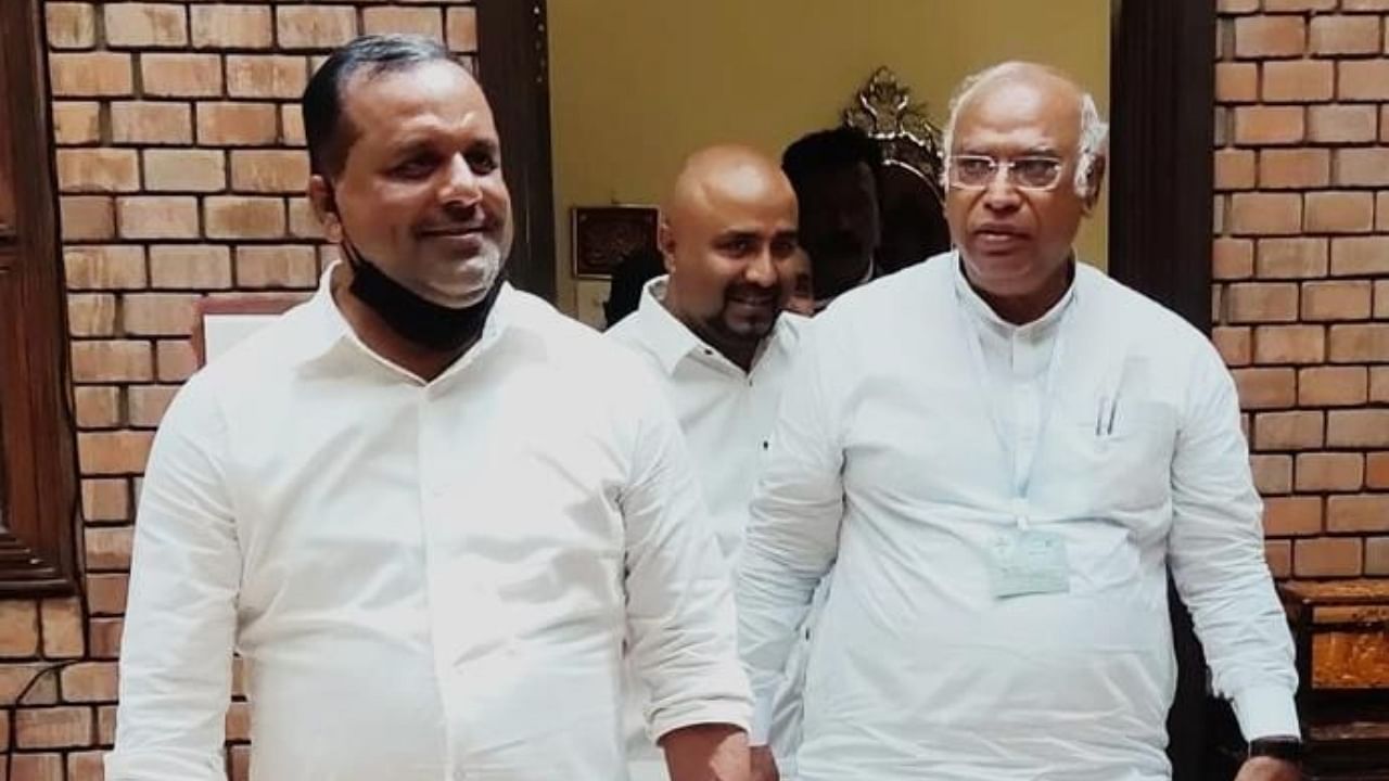 Congress's U T Khader (left) with Mallikarjun Kharge (right). Credit: Twitter/utkhader