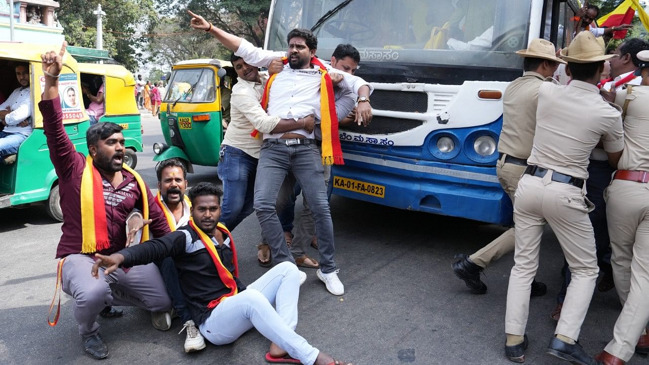Members of Kannada Rakshana Vedike being detained by police personnel during a protest against the Maharashtra government over the border dispute between Karnataka and Maharashtra, in Bengaluru, Thursday, Dec. 8, 2022. Credit: PTI Photo