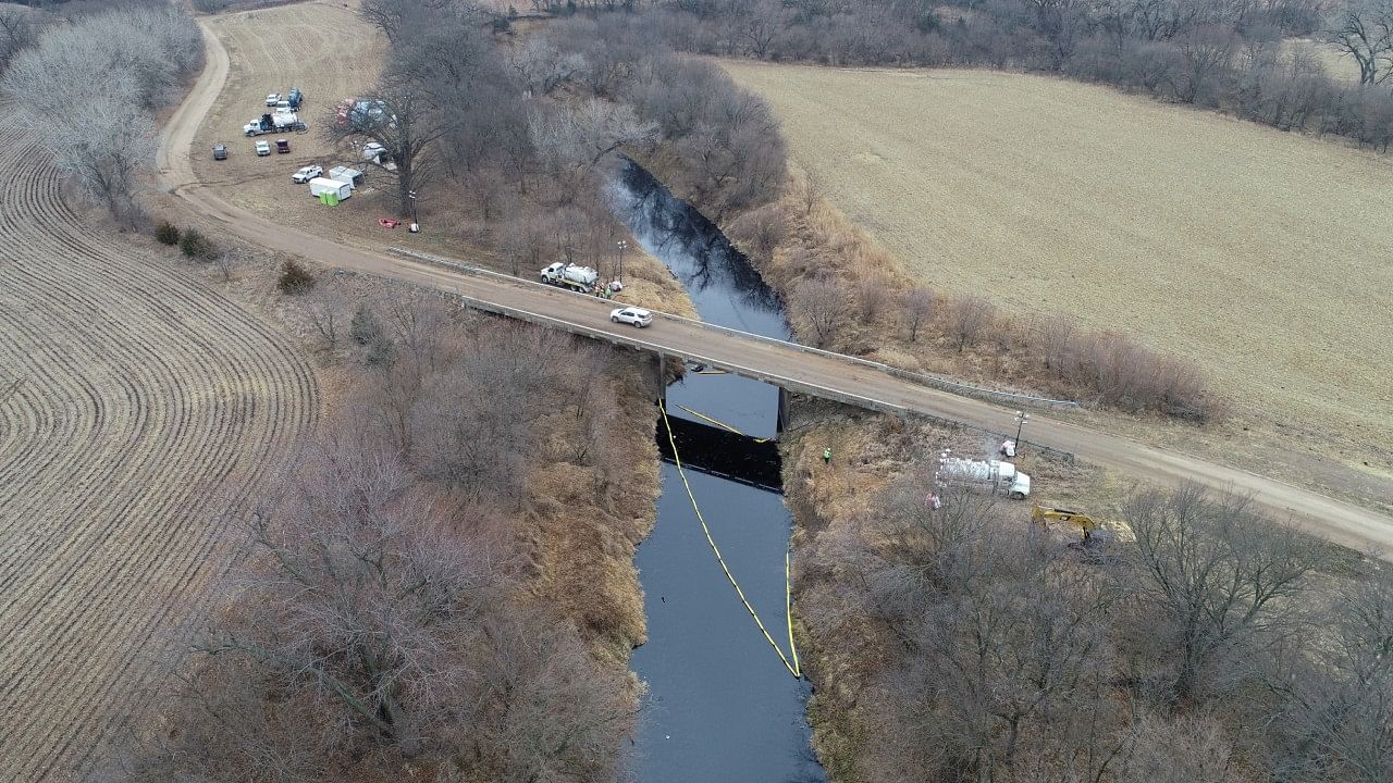 Emergency crews work to clean up the largest U.S. crude oil spill in nearly a decade, following the leak at the pipeline operated by TC Energy in rural Washington County, Kansas, U.S., December 9, 2022. Credit: Reuters Photo