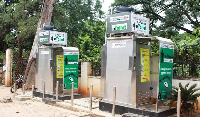 E-toilets set up by the HDSCL, near Indira Glass House entrance in Hubballi. Credit: DH Photo