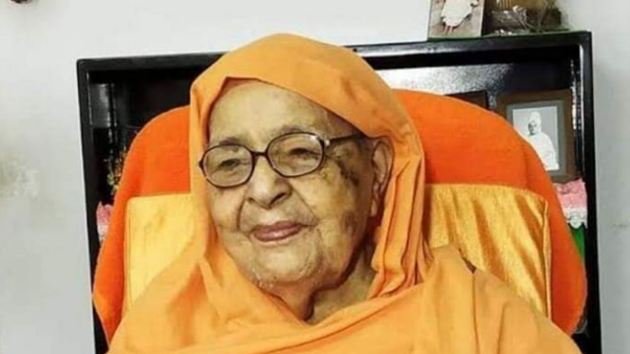 Since Saturday, her condition deteriorated following which she was put on a ventilator, the official said, adding that she breathed her last at around 11:24 pm on Sunday. Credit. Twitter/@ArvindLBJP