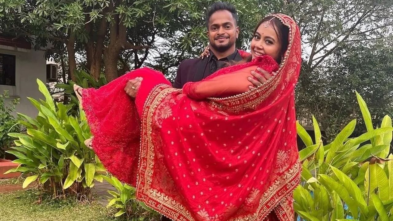 Devoleena Bhattacharjee and Shanwaz Shaikh pose during their wedding. Credit: Instagram/@devoleena