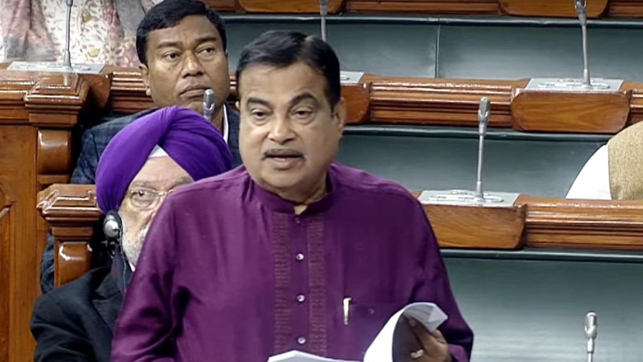 Union Minister Nitin Gadkari speaks in Lok Sabha during the ongoing winter session of Parliament. Credit: IANS Photo