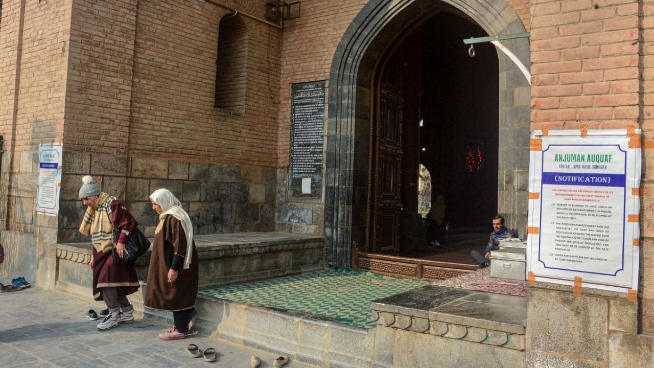 A notification put up by Anjuman Auquaf at the main gate of Jamia Masjid regarding the ban on photography and videography inside the mosque and sitting of ladies and gents together at its park, in Srinagar, Friday, Dec 16, 2022. Credit: PTI Photo