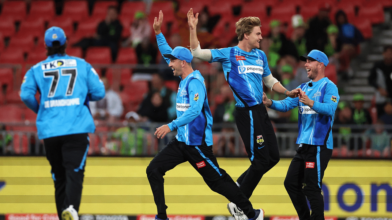 Adelaide Strikers celebrating after bowling out Sydney Thunder for the lowest total in professional T20 cricket. Credit: Twitter/@StrikersBBL