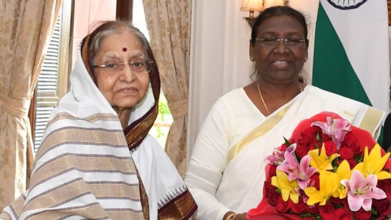 President Murmu with ex-president Pratibha Patil. Credit: Twitter/rashtrapatibhvn