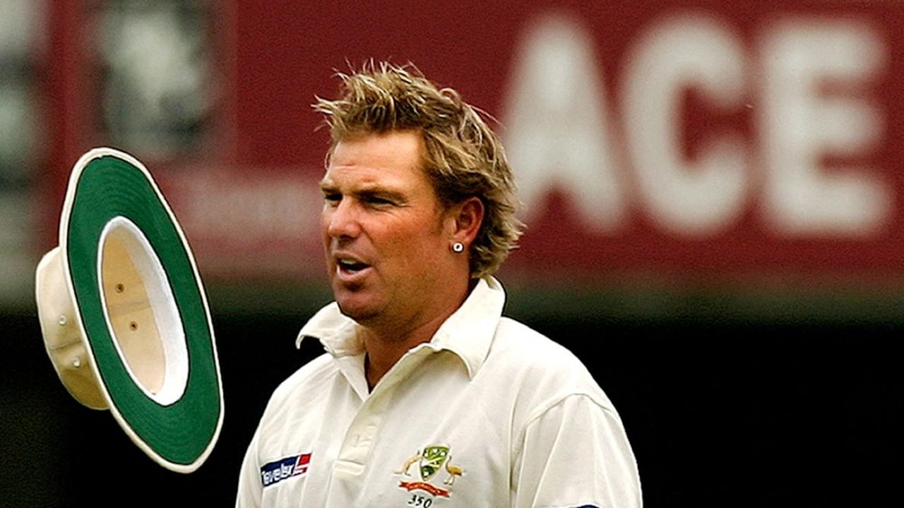 Picture from 2005 shows Australia's late Shane Warne juggling his hat. Credit: Reuters File Photo