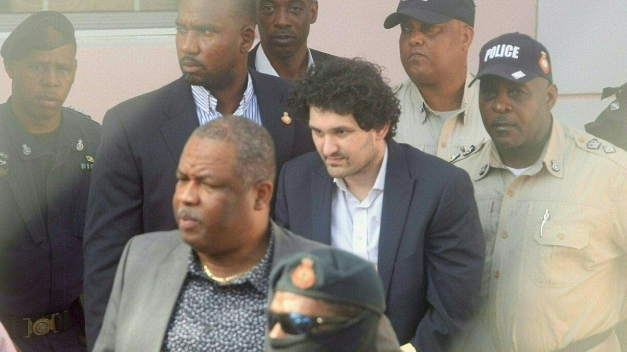 FTX founder Sam Bankman-Fried (C) is led away handcuffed by officers of the Royal Bahamas Police Force at the Nassau, Bahamas, courthouse on December 19, 2022. Credit: AFP Photo