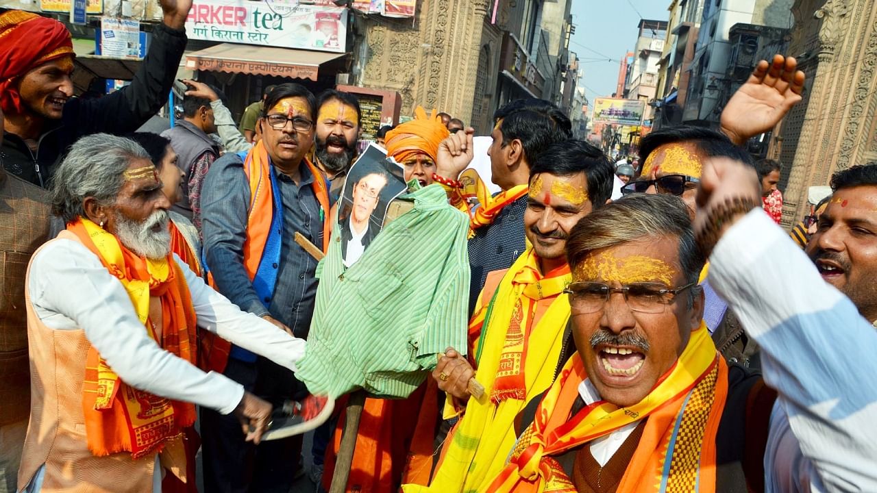 Akhil Bhartiya Hindu Mahasabha members with an effigy of Bollywood actor Shah Rukh Khan protest against the movie 'Pathaan', in Mathura on Sunday, Dec. 18, 2022. Credit: IANS Photo