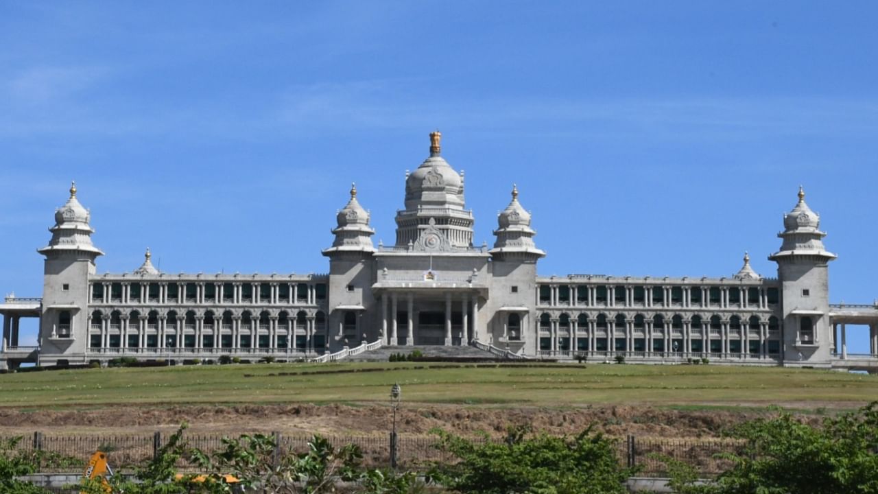 The Suvarna Vidhana Soudha in Belagavi. Credit: DH Photo