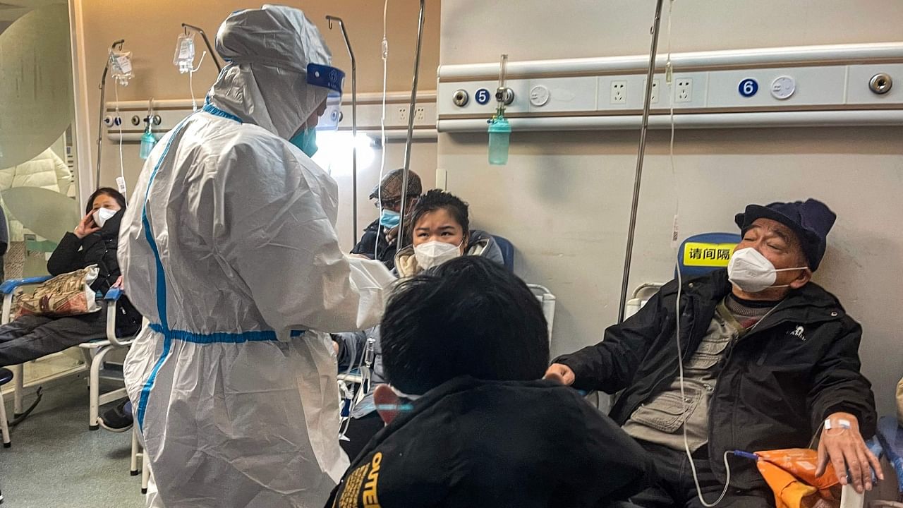 People receive medical attention in a Fever Clinic area in a Hospital in the Changning district in Shanghai, on December 23, 2022. Credit: AFP Photo