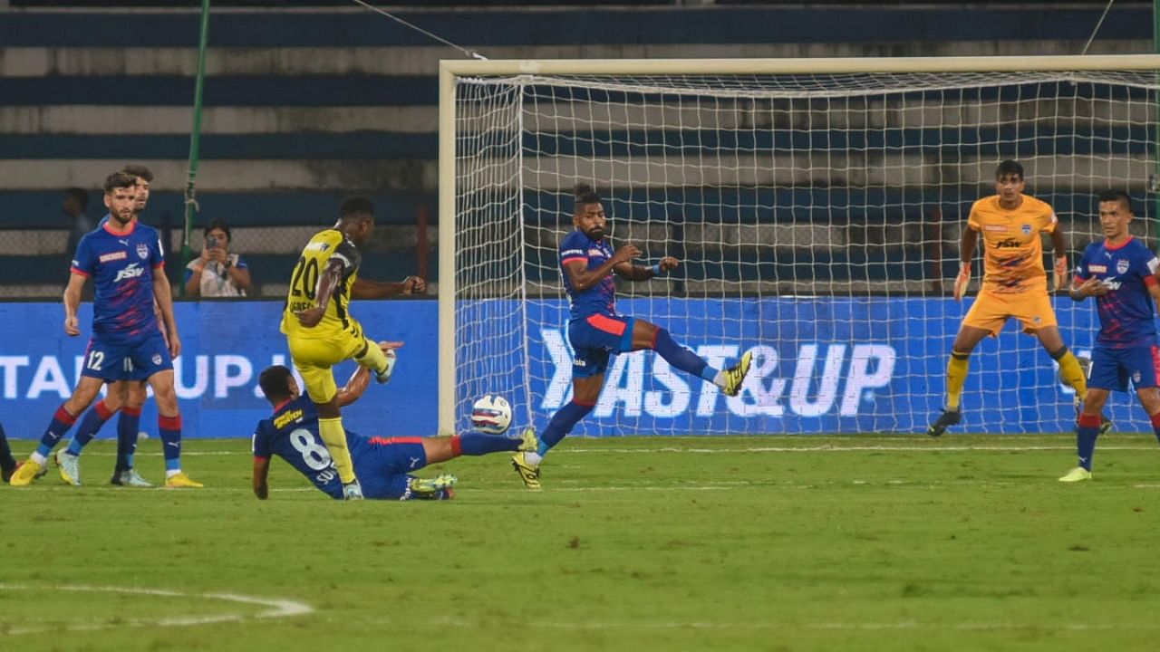 Hyderabad FC's Bartholomew Ogbeche (left) scores a goal against Bengaluru FC during their ISL clash at the Sree Kanteerava Stadium on Friday. Credit: DH Photo/Pushkar V