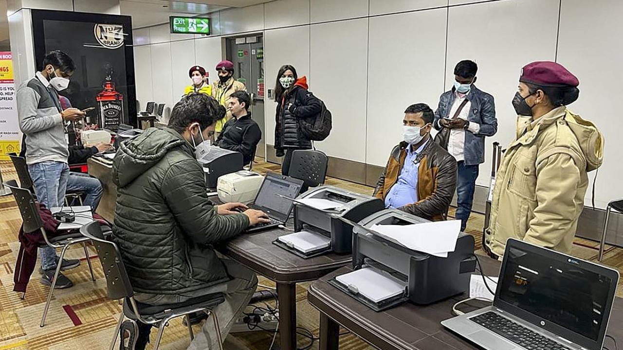 Air passengers undergo screening for Covid-19 tests at the IGI airport. Credit: PTI Photo