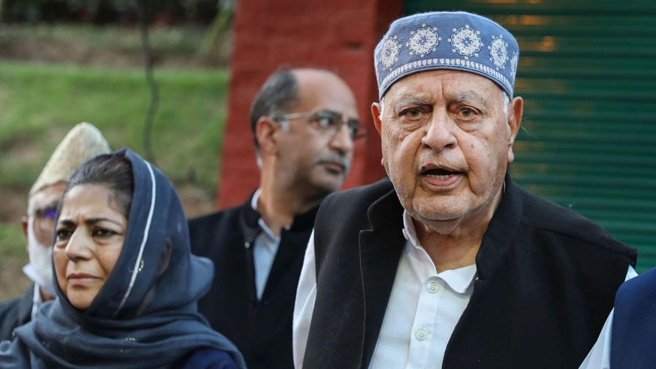 Farooq Abdullah (R) and Mehbooba Mufti. Credit: PTI File Photo