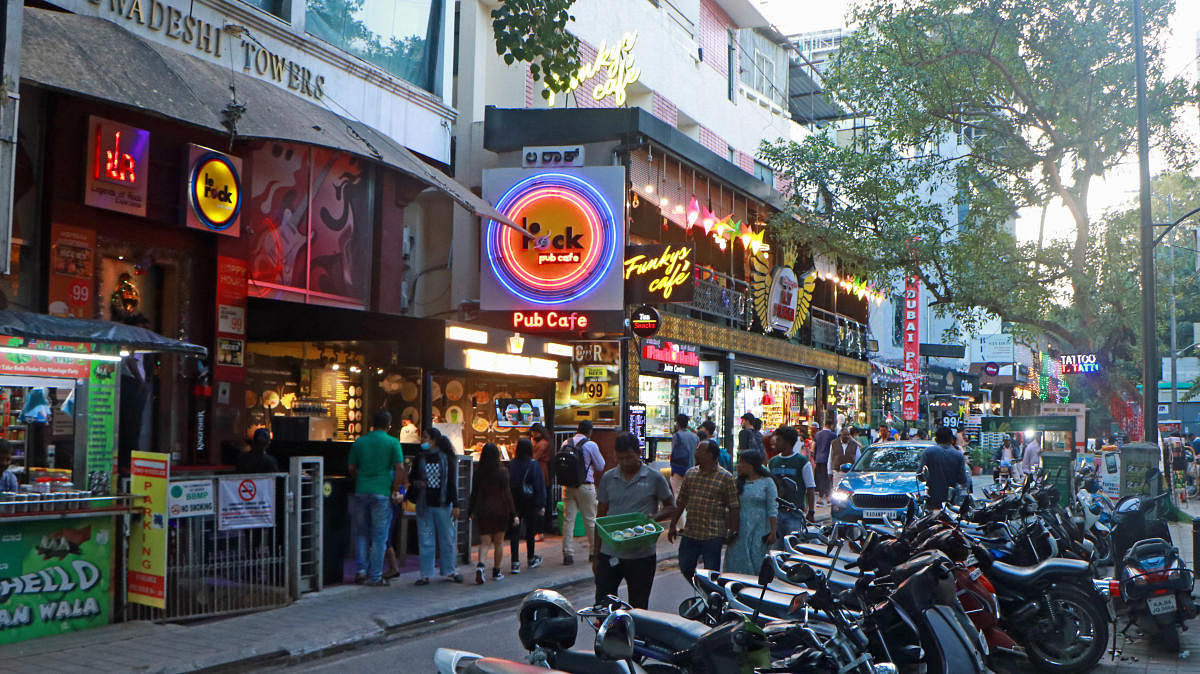 Pubs and resto bars gear up for New Year's celebrations on Brigade Road. Credit: DH Photo/Jimmy James
