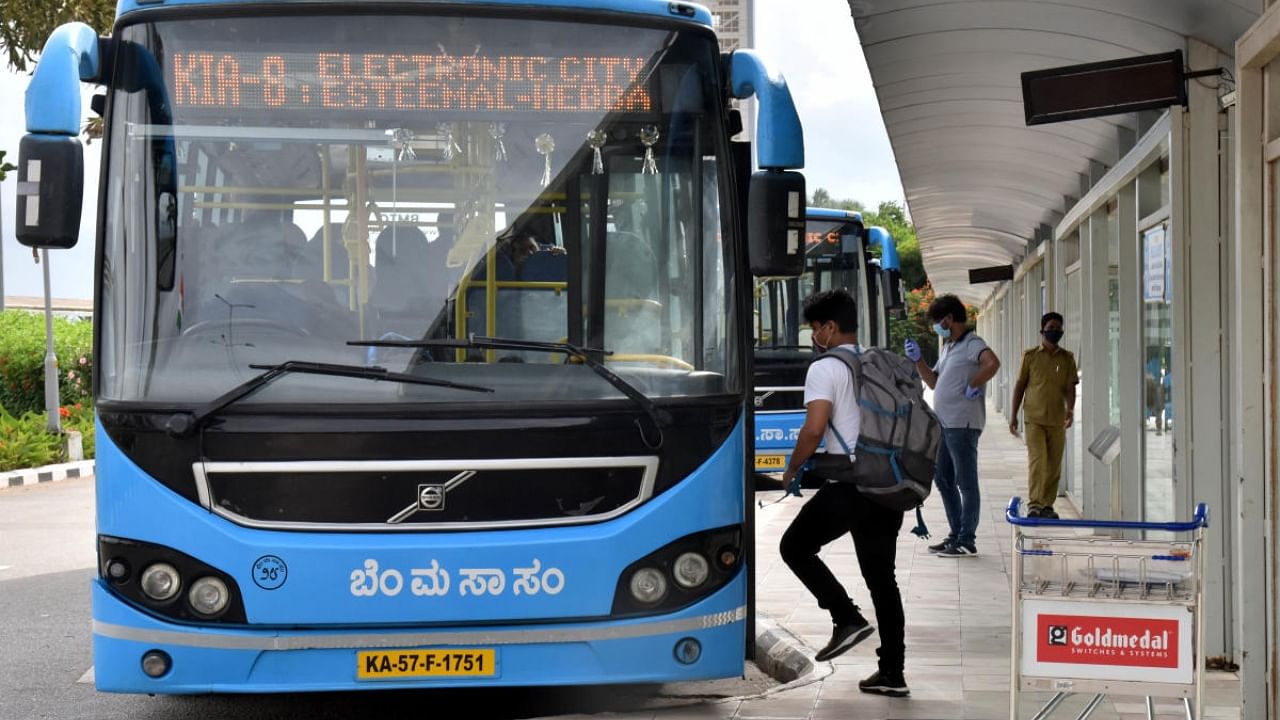A passenger boards a Vayu Vajra bus at the Kempegowda International Airport in Bengaluru. Credit: DH Photo/Janardhan B K