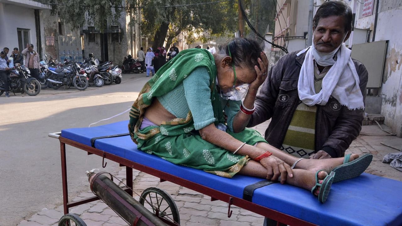 An elderly patient with breathing problems waits for admission to the Lala Lajpat Rai Hospital amid Covid scare, in Kanpur. Credit: PTI Photo