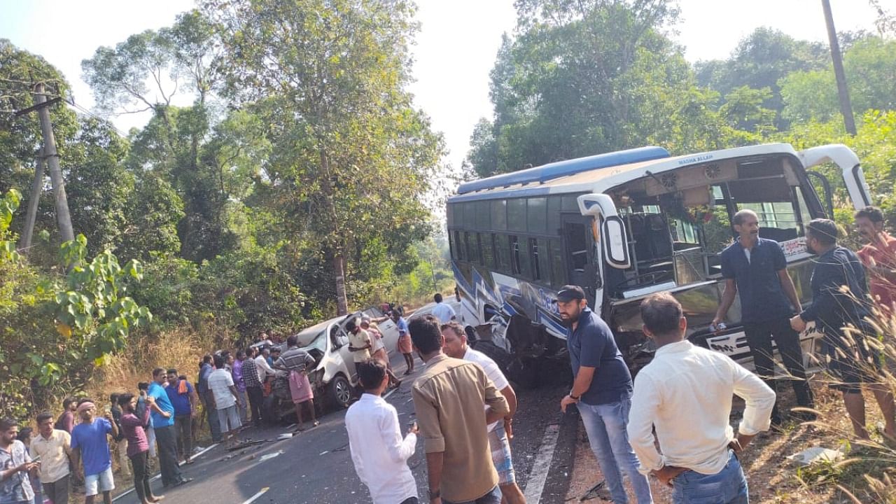 An accident between car and bus claimed two lives at Gardadi near Venoor in Belthangady taluk on Sunday. Credit: DH Photo