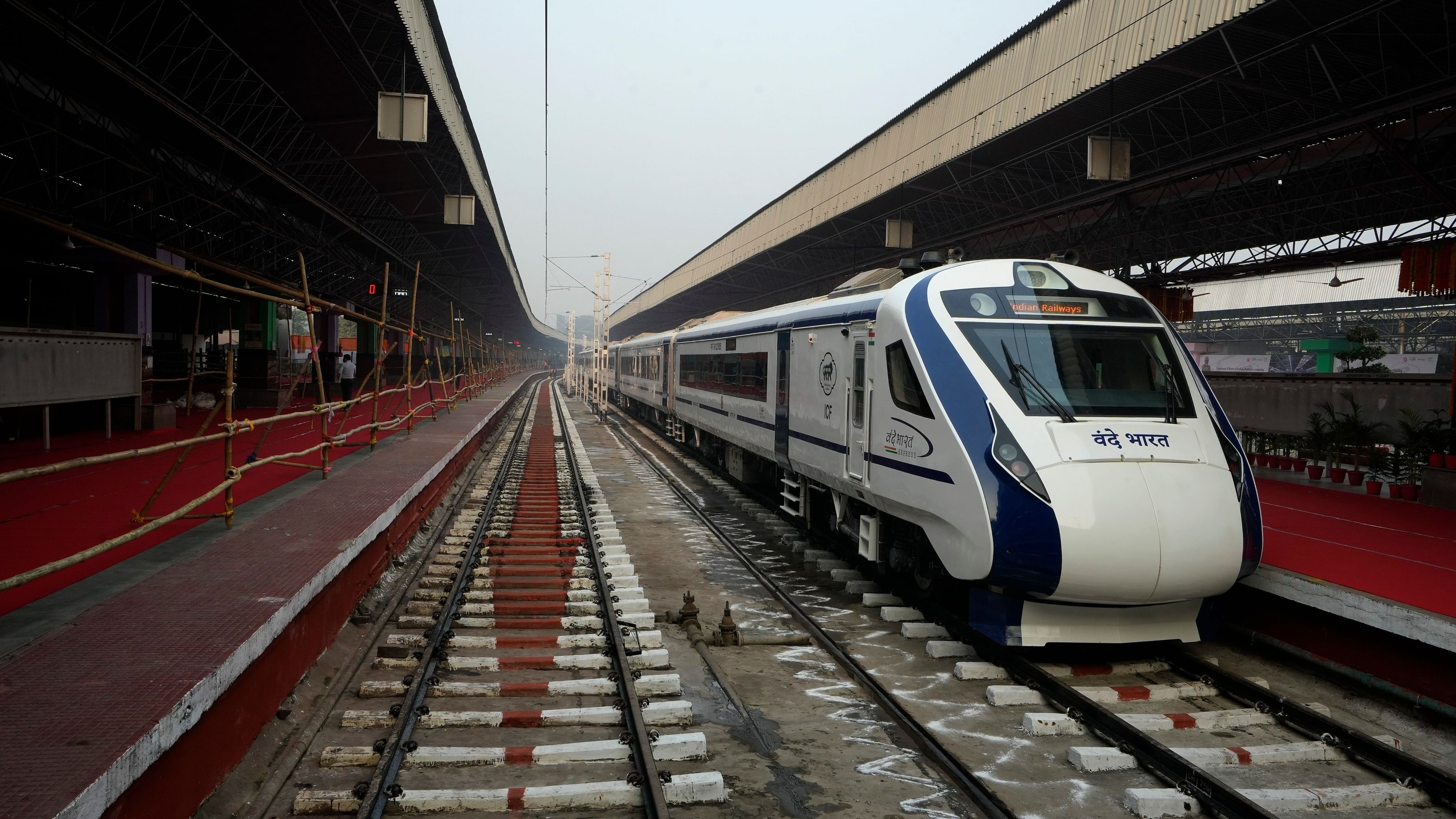 The New Jalpaiguri-Howrah Vande Bharat train stands parked at the Howrah station in Kolkata. Credit: PTI File Photo