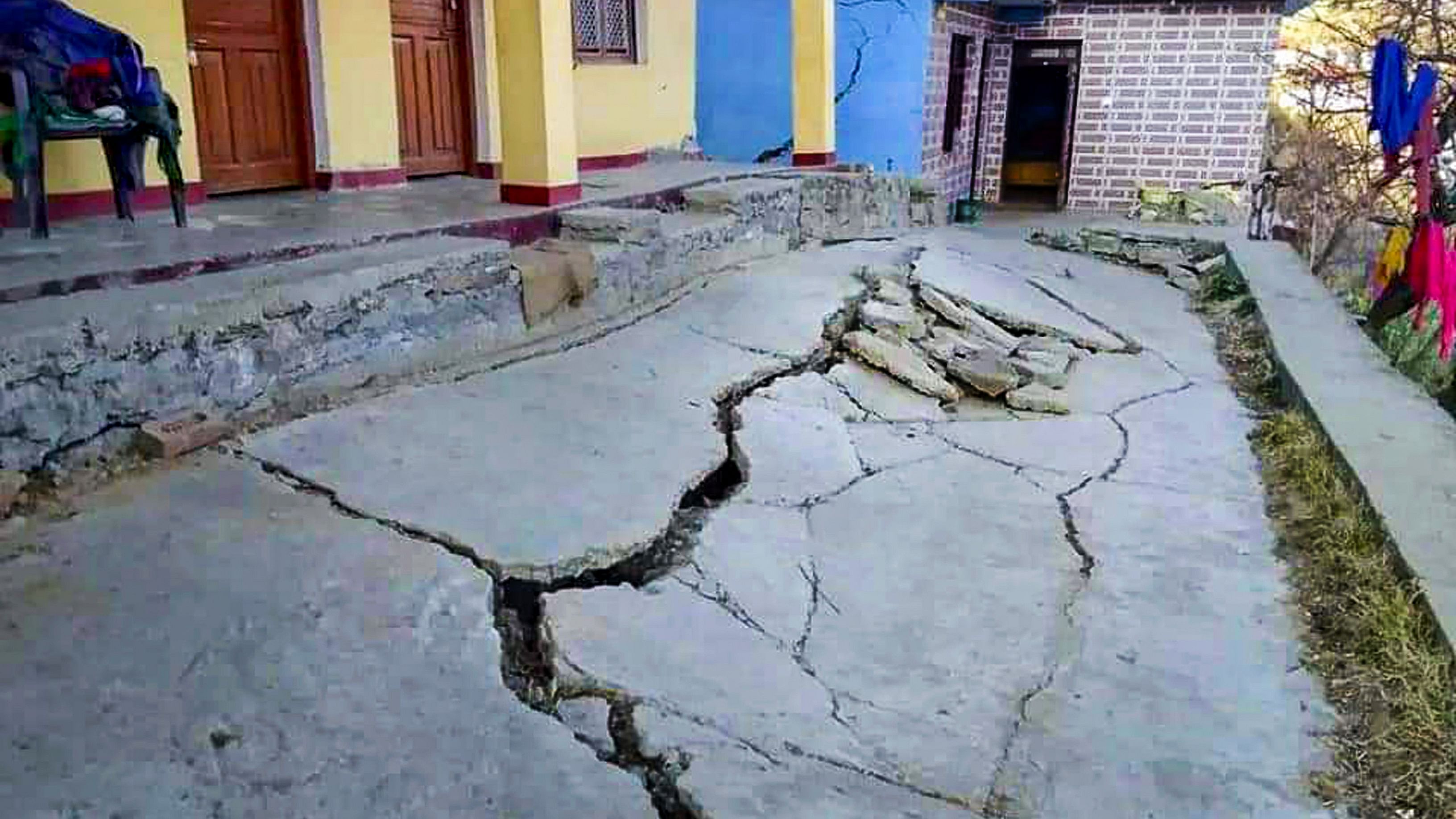 Cracks appear at a house due to landslides at Joshimath in Chamoli district of Uttarakhand, Saturday, Jan. 7 , 2023. Credit: PTI Photo