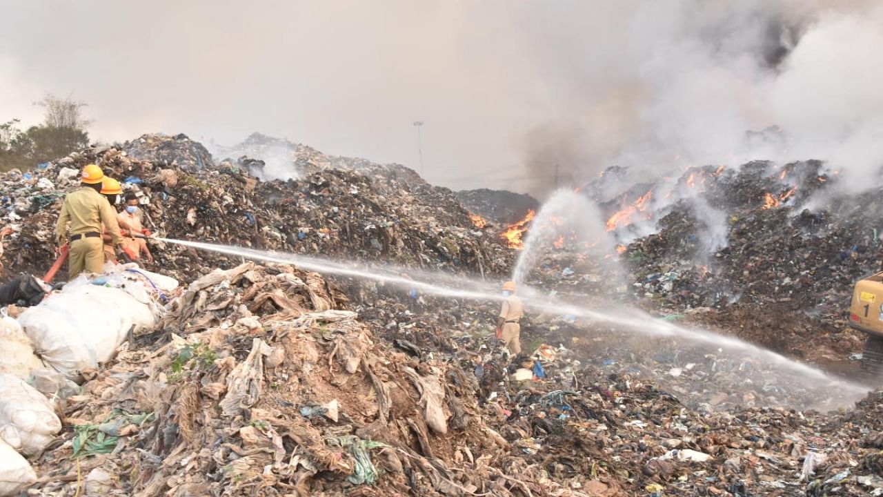 Fire at Pacchanady landfill. Credit: DH Photo