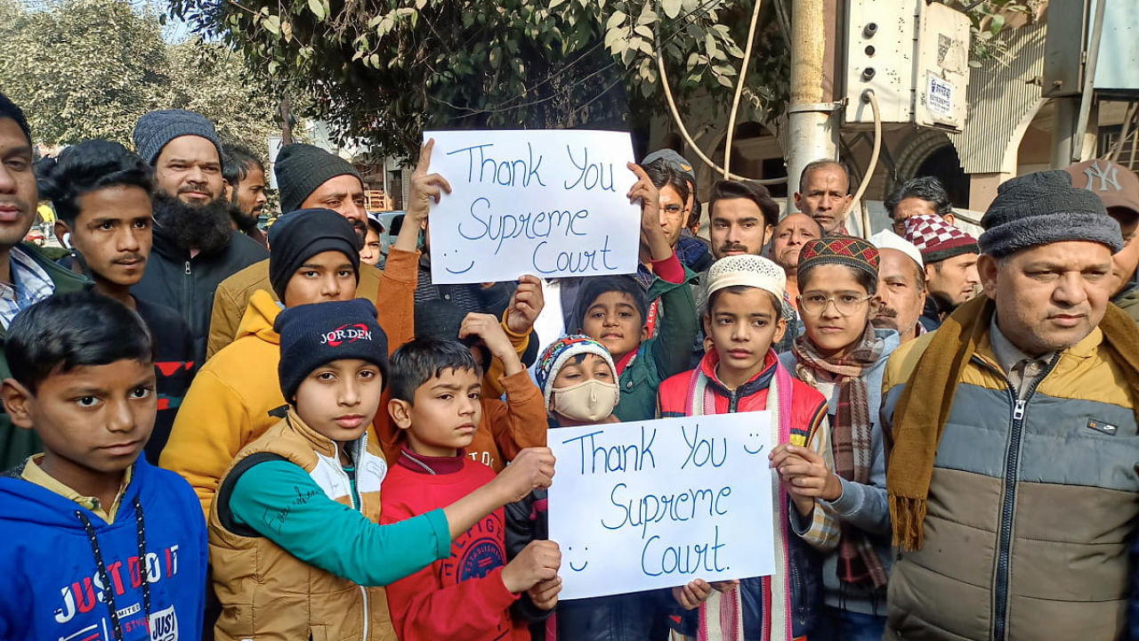 <div class="paragraphs"><p>Children from Haldwani thank the Supreme Court after its stay order on Haldwani eviction case. </p></div>