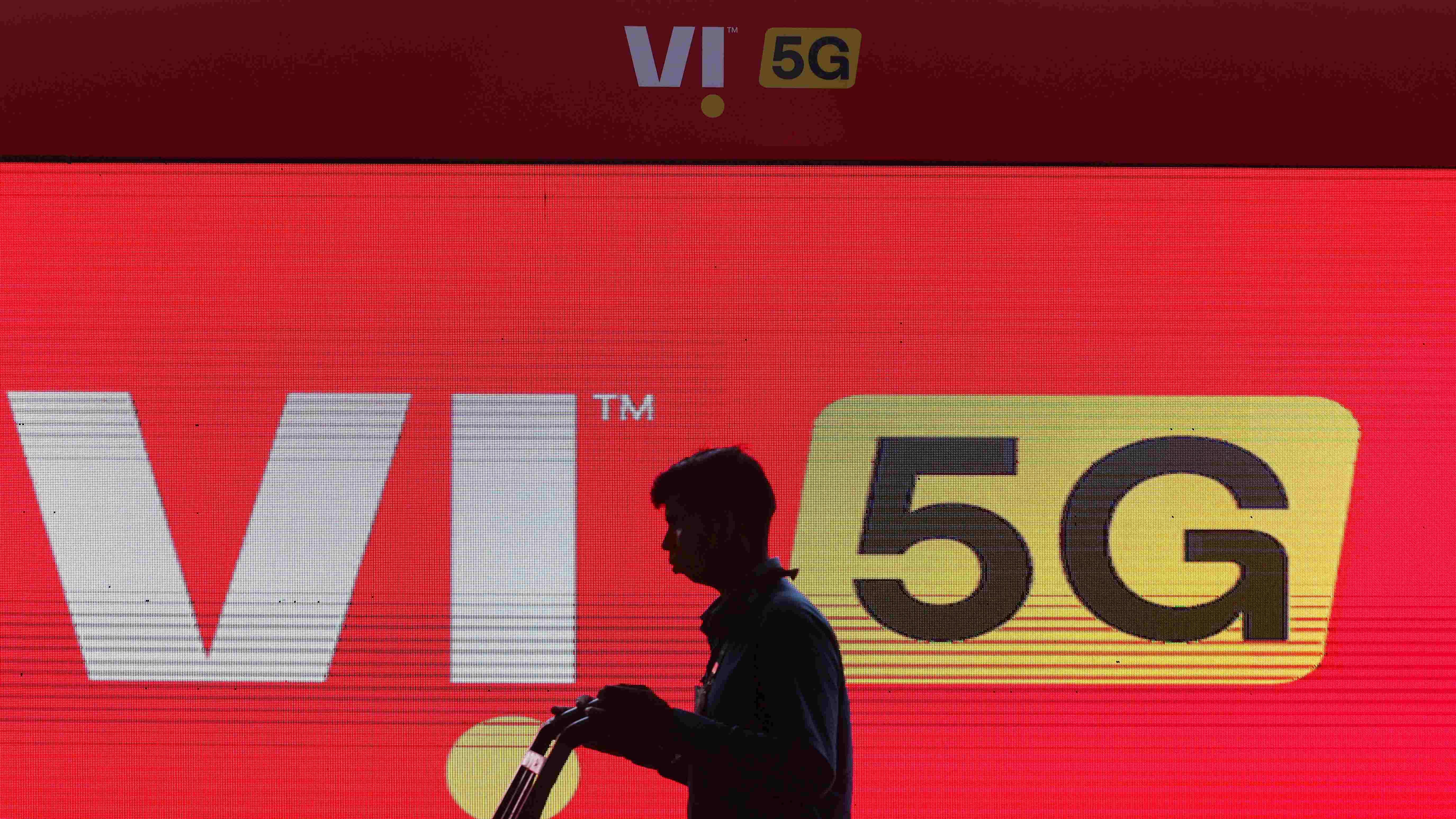 Vi’s CEO Akshaya Moondra informed its shareholders that without sufficient funds it won't be able to come up with a timeline for 5G launch. Credit: Reuters File Photo