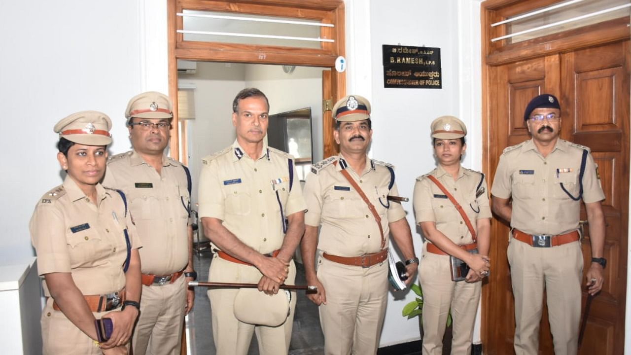 ADGP (law and order) Alok Kumar holds meeting with Mysuru top cops regarding Santro Ravi case. Credit: DH Photo