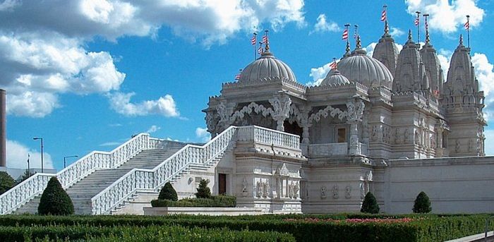 BAPS Shri Swaminarayan Mandir. Credit: Wikimedia Commons