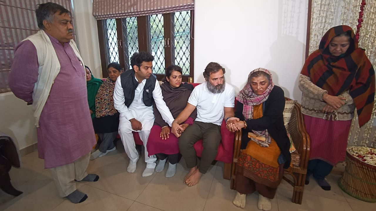 Congress MP Rahul Gandhi offers condolences to family members and relatives of former union minister Sharad Yadav. Credit: PTI Photo