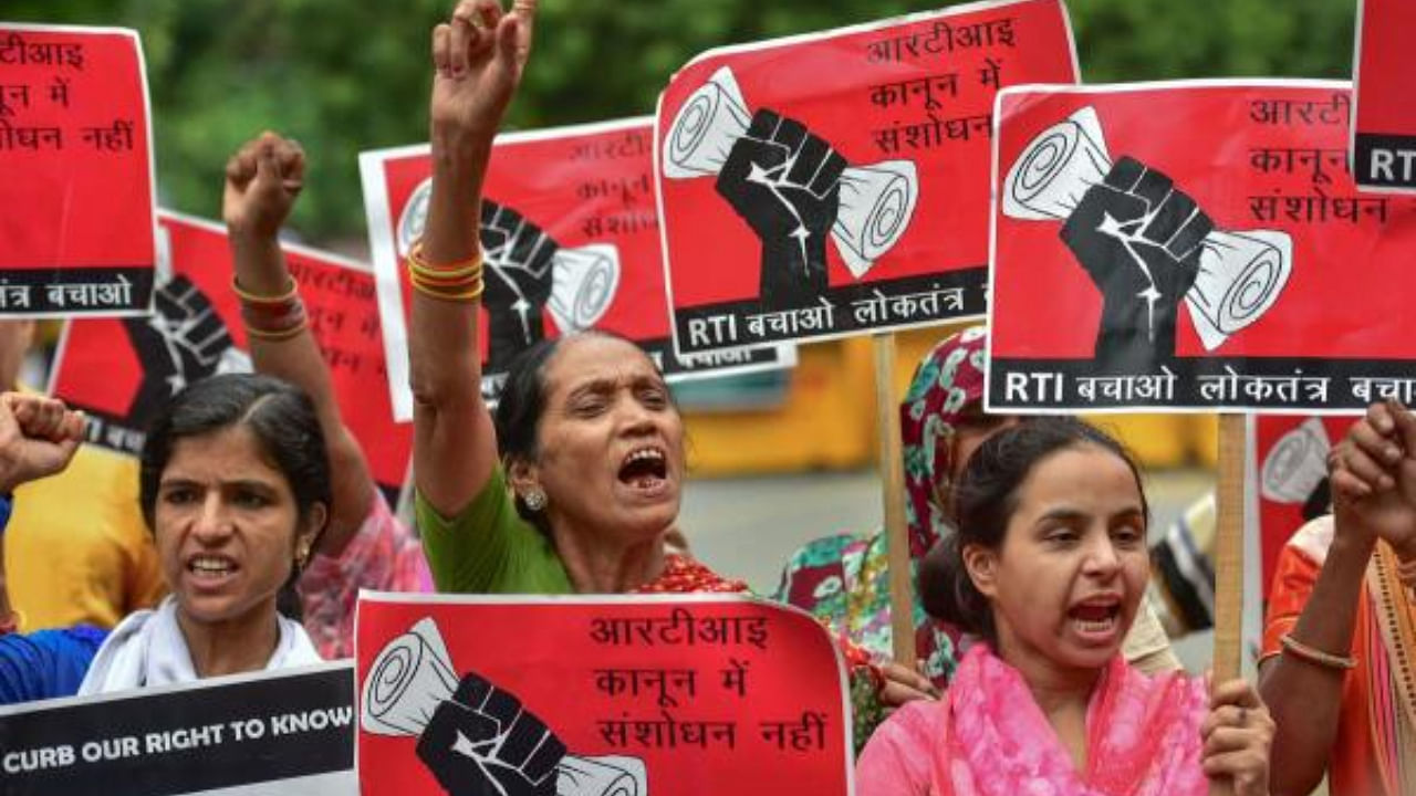 Protestors raise slogans against amendments to the RTI Act. Credit: PTI Photo