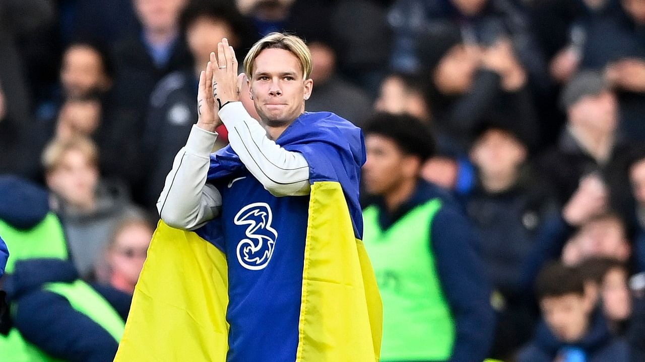 Chelsea's new signing Mykhailo Mudryk applauds fans at half time. Credit: Reuters Photo