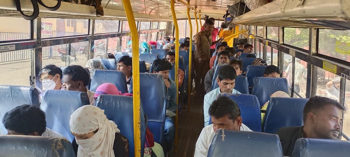 Tribal community members travel to Kolhapur in Maharashtra by a special government bus from Belagavi on Tuesday. Credit: DH Photo