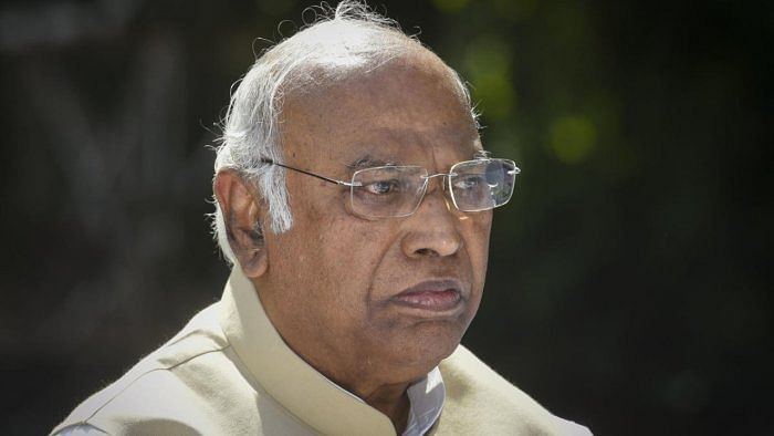 Kharge cited a report that said that reading ability of standard 3 children in the rural schools in the country had seen an alarming dip as only 20.5 per cent of children could read a Class 2 textbook. Credit: PTI Photo