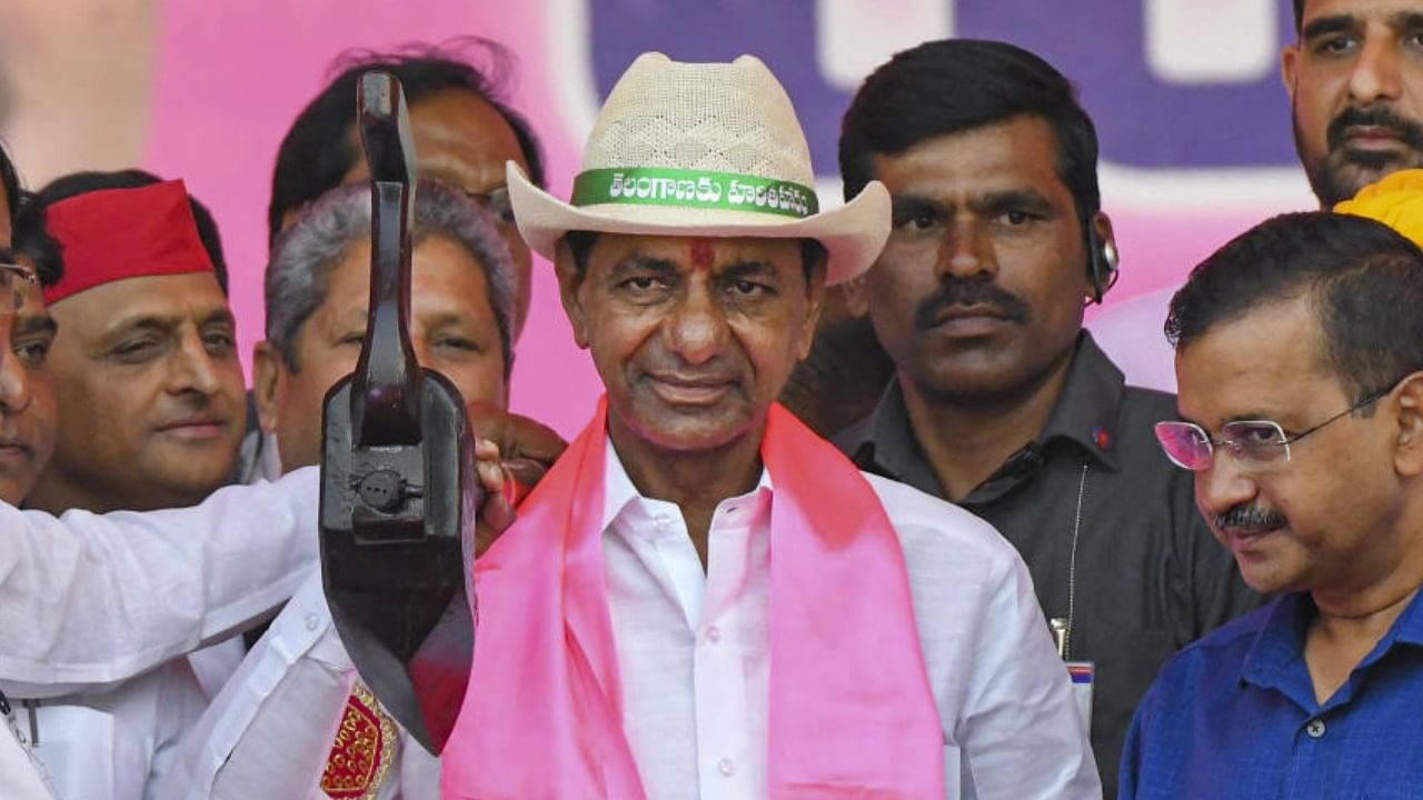 Telangana Chief Minister K Chandrashekar Rao with Delhi Chief Minister Arvind Kejriwal, at the BRS (Bharat Rashtra Samithi) party's rally, in Khammam. Credit: PTI Photo