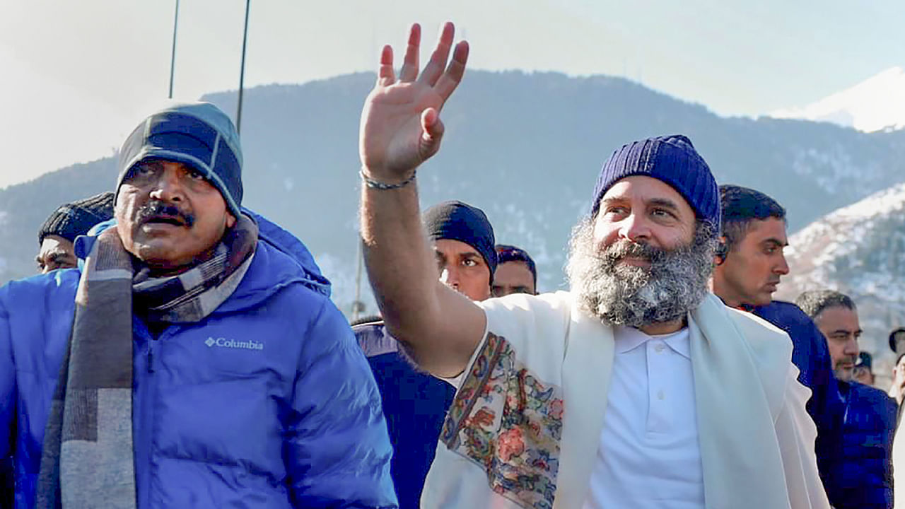 Congress leader Rahul Gandhi with party leader KC Venugopal waves at supporters during the party's Bharat Jodo Yatra in Banihal. Credit: PTI Photo
