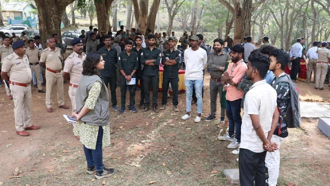 Deputy Conservator of Forest Deep J Contractor interacts with volunteers, who had registered for the Bird Survey 2023, at BRT Range of forest in Yelandur taluk of Chamarajanagar district. Credit: Special Arrangement