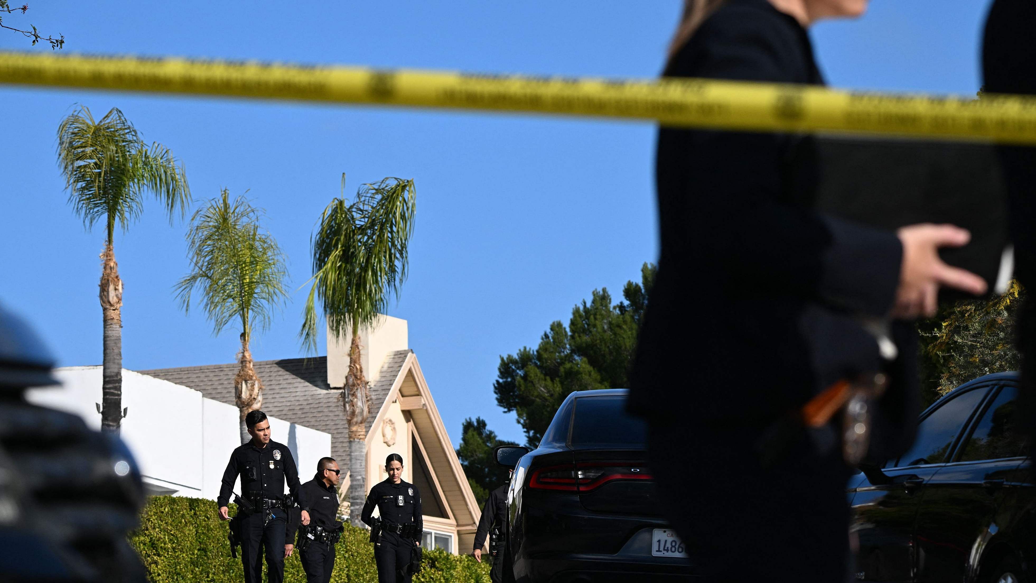 Law enforcement work an investigation of an early morning shooting that left three people dead and four wounded, on January 28, 2023, on January 28, 2023, in the Beverly Crest neighborhood of Los Angeles, just north of Beverly Hills. Credit :  AFP Photo