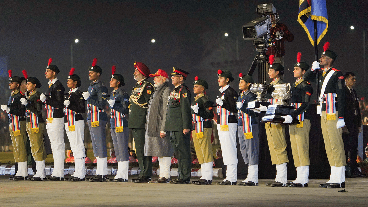 Prime Minister Narendra Modi and NCC Director General Lt. General Gurbirpal Singh pose for a photograph with winners during Prime Minister's NCC rally. Credit: PTI Photo
