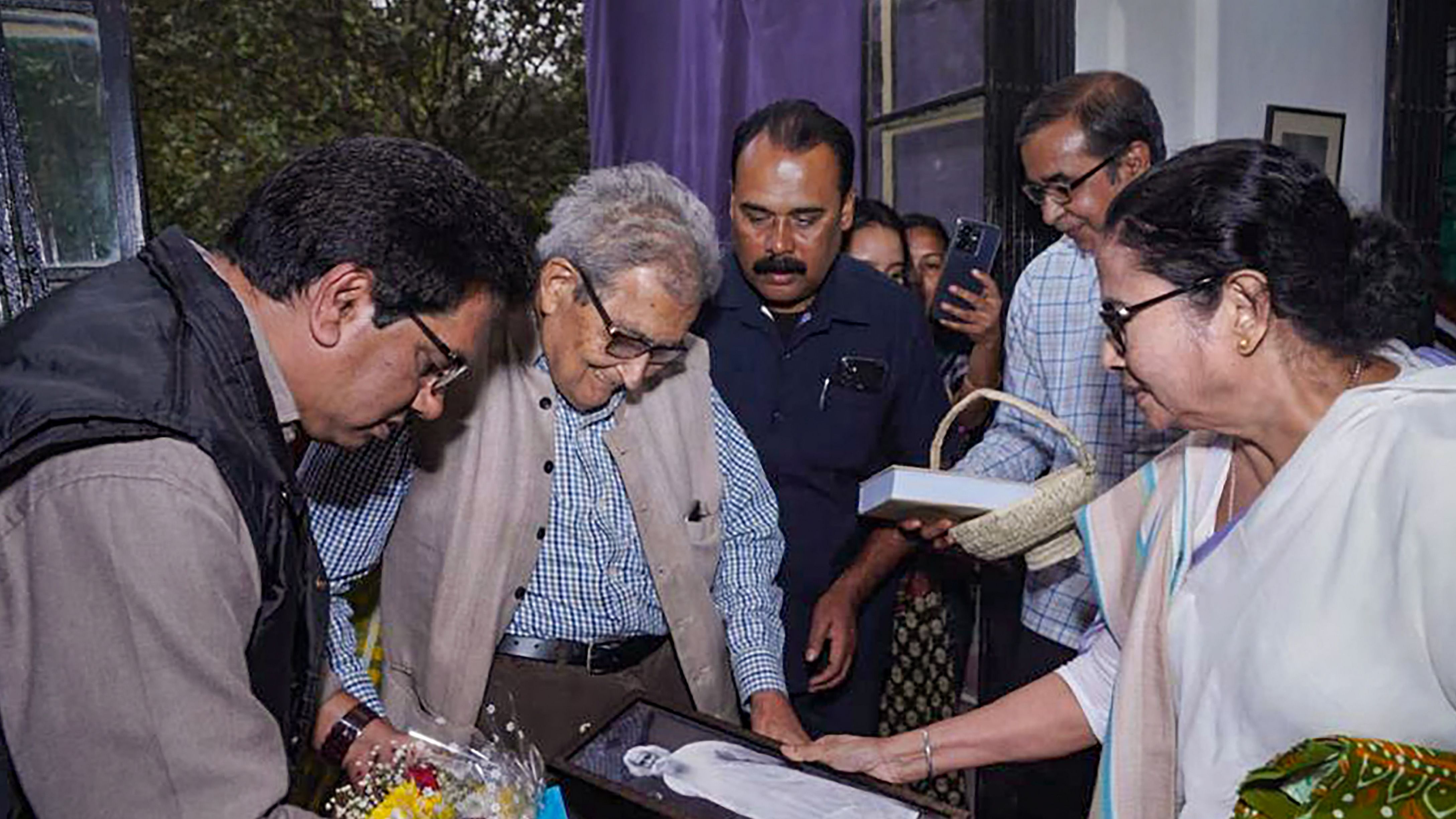 West Bengal Chief Minister Mamata Banerjee meets with nobel laureate Amartya Sen, in Birbhum district. Credit: PTI Photo