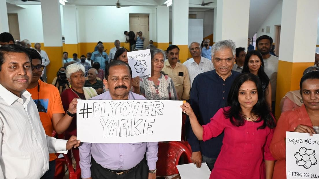 'Citizens for Sankey' organised a discussion on the flyover project in Bengaluru on Tuesday, which saw the participation of artiste Prakash Belawadi, IISc Prof Ashish Verma, senior advocate Harish Narasappa, retd prof Ravindra Reshme and BBMP Chief Engineer. Credit: Special Arrangement 