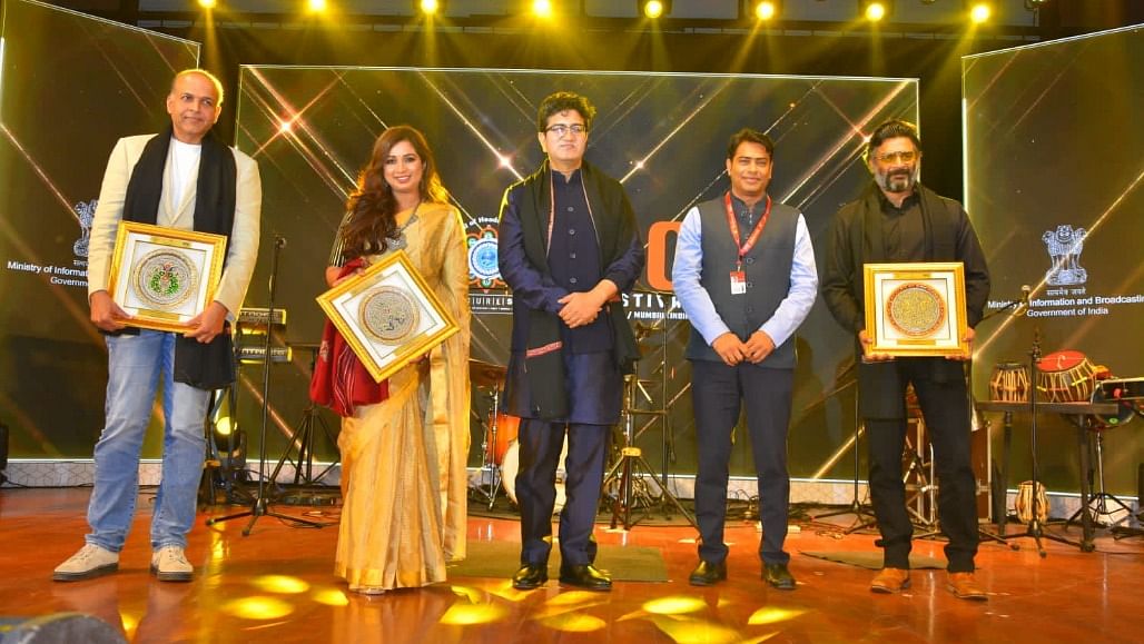 Among those who graced the occasion included actor R. Madhavan, singer Shreya Ghoshal and veteran filmmaker Ashutosh Gowariker. The ceremony closed with dazzling performances by Taufiq Qureshi, Anirban Roy and Kailash Kher.  Credit; Twitter/ @PIBMumbai