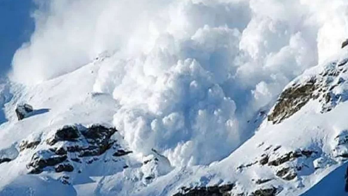 There is a possibility of avalanche in the state in the next 24 hours, the Disaster Management Department has given instructions to remain alert. Credit: IANS Photo