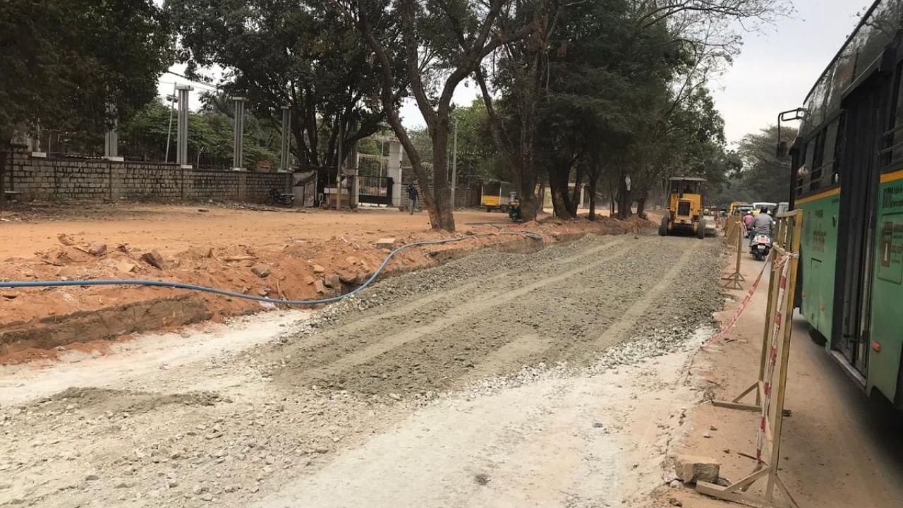 Ongoing construction of two extra lanes in front of Palace Grounds. Credit: DH Photo