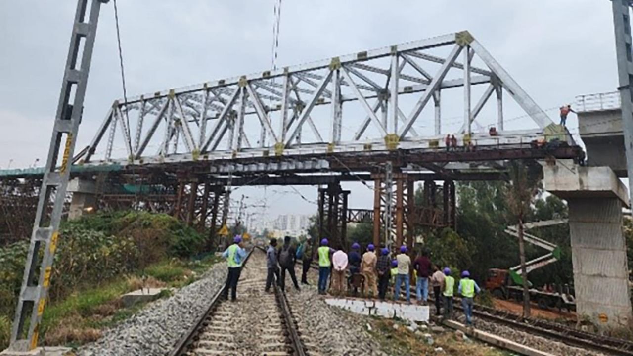 The 63.22-metre, 550-metric tonne Open Web Girder that was placed above the railway track in Benniganahalli on Friday. Credit: DH Photo