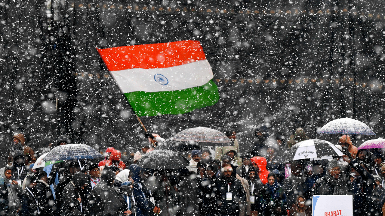 People stand during a public meeting held by Congress party leader Rahul Gandhi (unseen) amid heavy snowfall at the end of the 'Bharat Jodo Yatra' march. Credit: AFP Photo