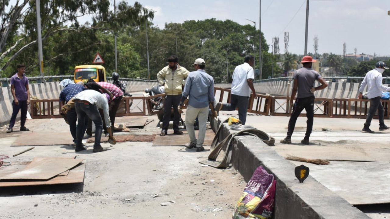 “The junction has been a nightmare for years now. I wonder why the authorities have not been able to come up with a plan. Not just for us, it is also a pain for pedestrians and puts many of them at risk,” said Darshan S, a regular commuters on the stretch. Credit: Special Arrangement